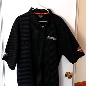 Men's short sleeve dress shirt.